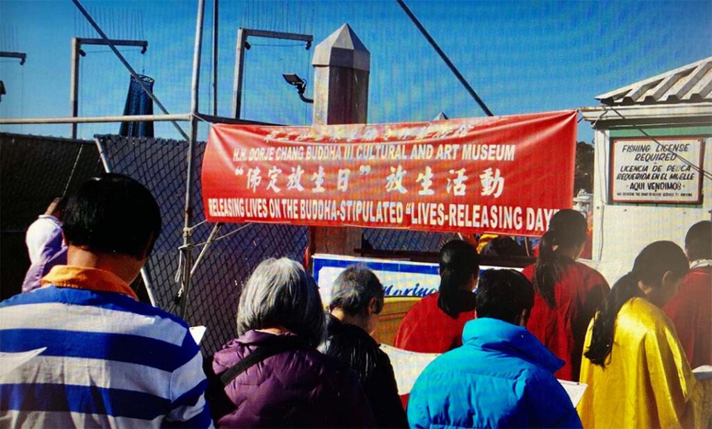 Photo Courtesy: Joyce Lee | The Dharma Assembly of Releasing Lives was held in the harbor of Marina Del Ray, California.