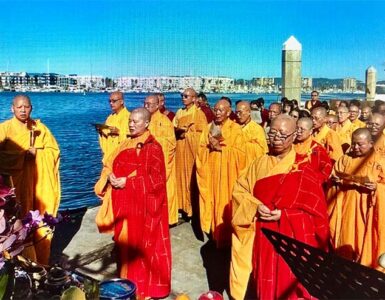 Photo Courtesy: Joyce Lee | Vice President of World Buddhism Association Headquarters, Jiaozun Zhengda, presided over the Dharma Assembly on the Buddha-Stipulated Day of Releasing Lives.