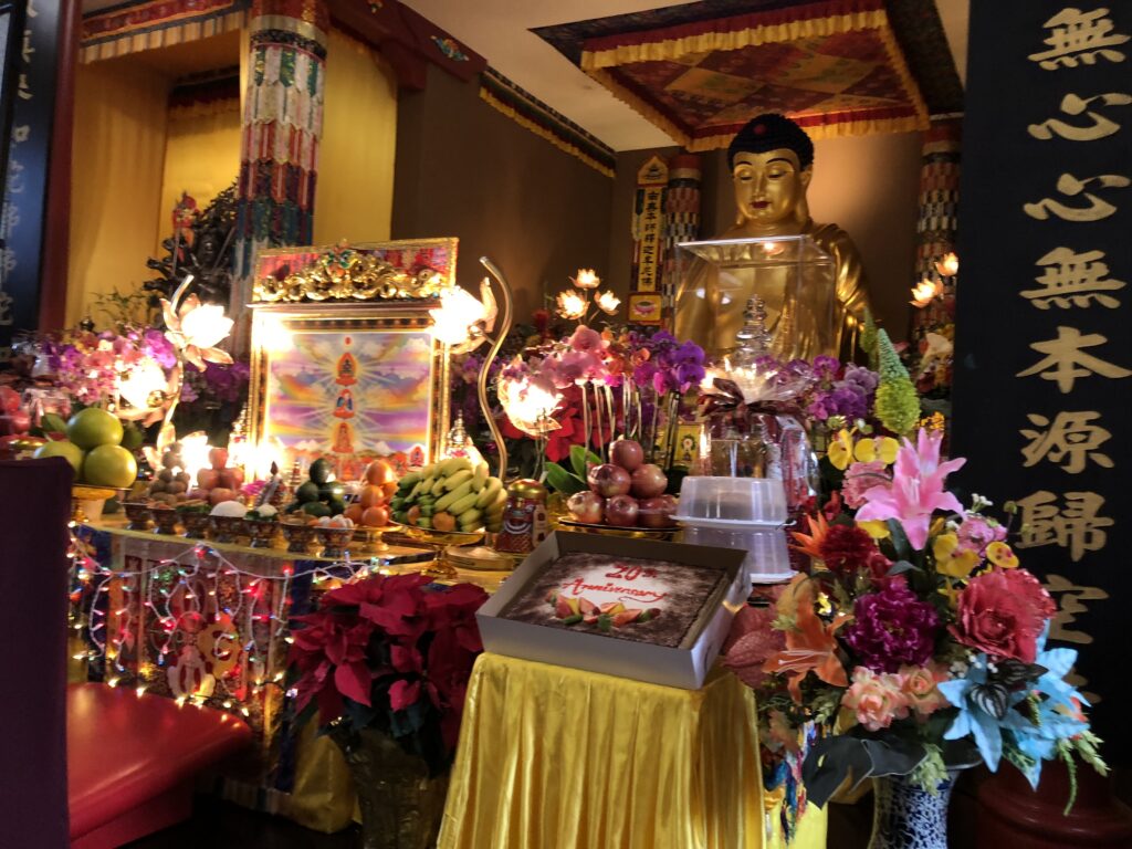 Photo of Altar in Shakyamuni Buddha Hall at Hua Zang Si. 