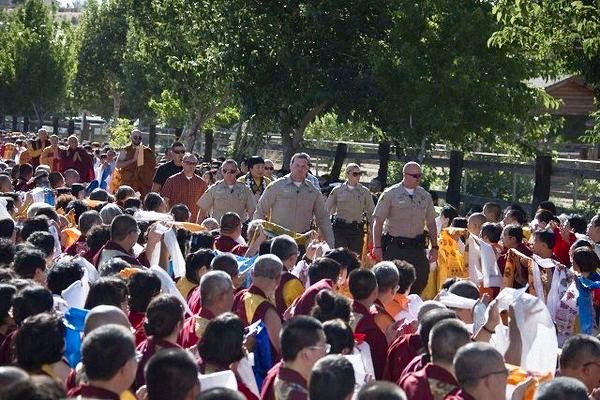 Followers kneel as H.H. Dorje Chang Buddha III enters to give a discourse and blessing to those who came to celebrate His birthday.